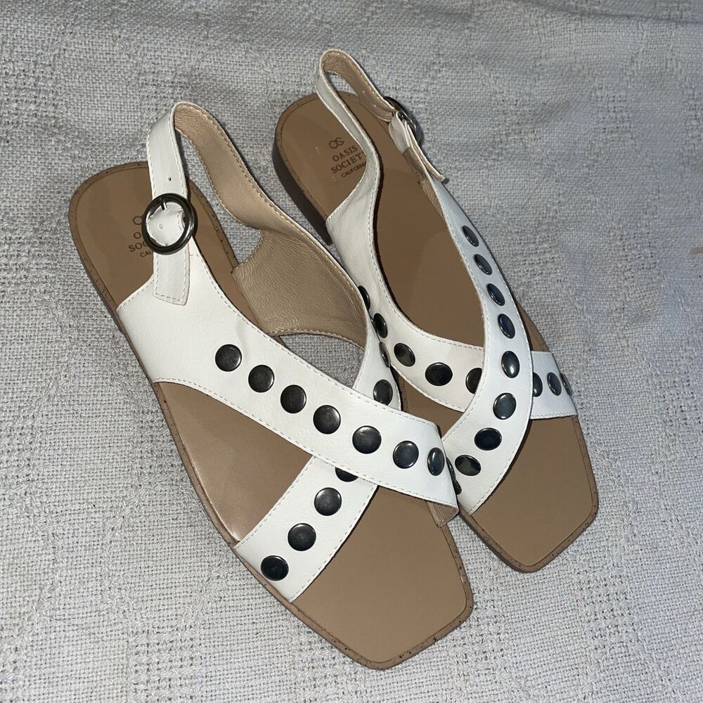 Oasis Society Women’s Casual Sandals Size 9 M Off White Leather Studded Beach